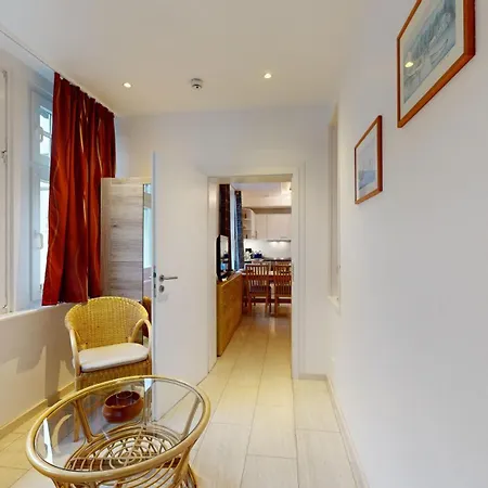 Strandnahe Mit Schwimmbad Im Haus, Liebeskind 01,