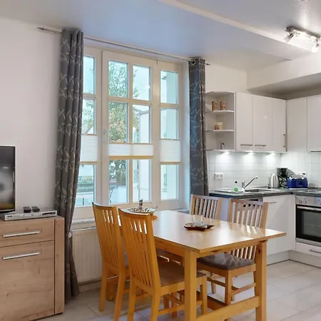 Strandnahe Mit Schwimmbad Im Haus, Liebeskind 01,