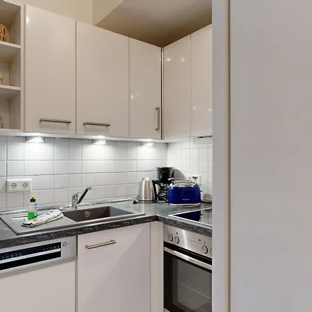 Apartment Strandnahe Mit Schwimmbad Im Haus, Liebeskind 01, Binz