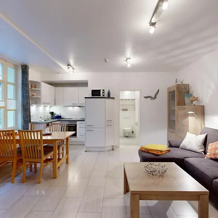 Apartment Strandnahe Mit Schwimmbad Im Haus, Liebeskind 01, *