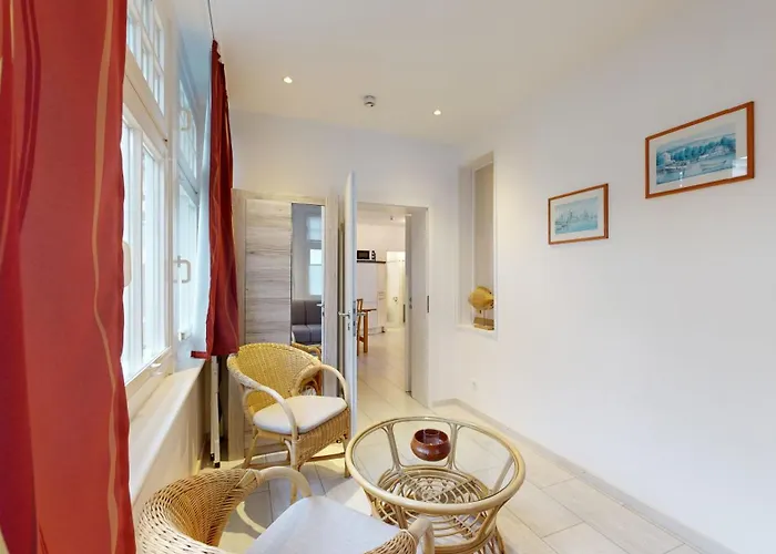 Strandnahe Mit Schwimmbad Im Haus, Liebeskind 01,