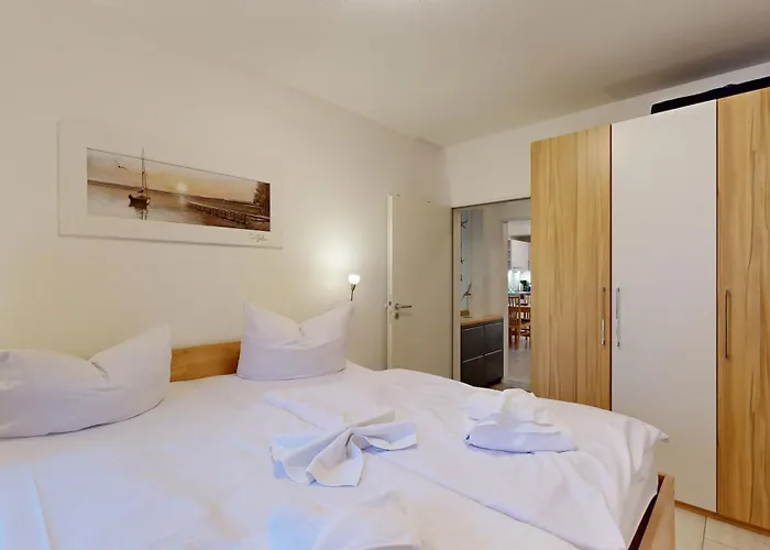 Strandnahe Mit Schwimmbad Im Haus, Liebeskind 01, Binz