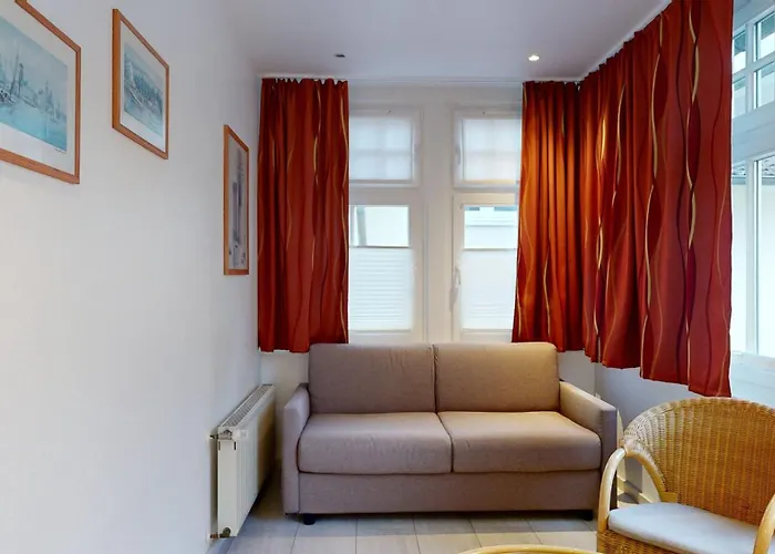 Strandnahe Mit Schwimmbad Im Haus, Liebeskind 01, * Binz