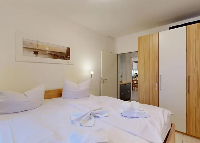 Strandnahe Mit Schwimmbad Im Haus, Liebeskind 01, Apartamento Binz