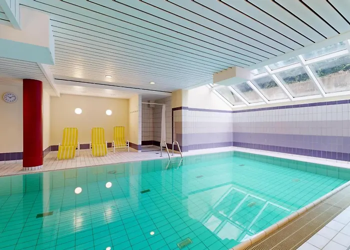 Strandnahe Mit Schwimmbad Im Haus, Liebeskind 01, * Binz